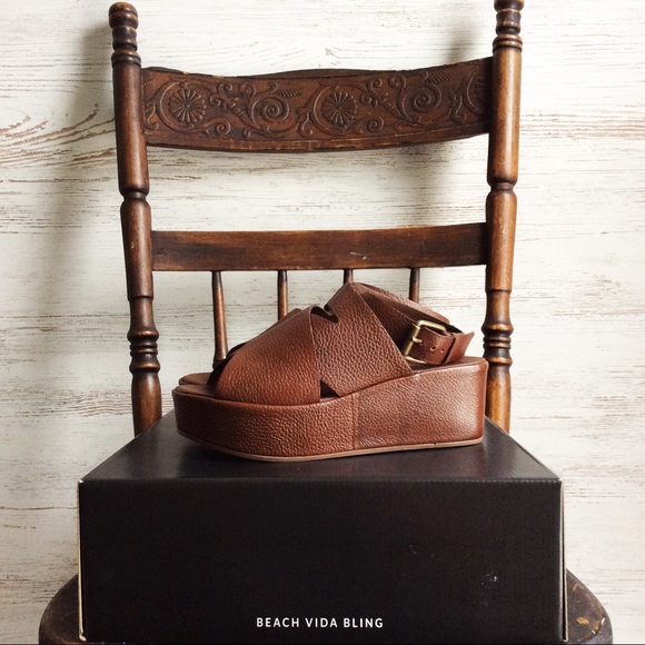 Matisse Shoes - Runaway Wedge Sandal in Saddle